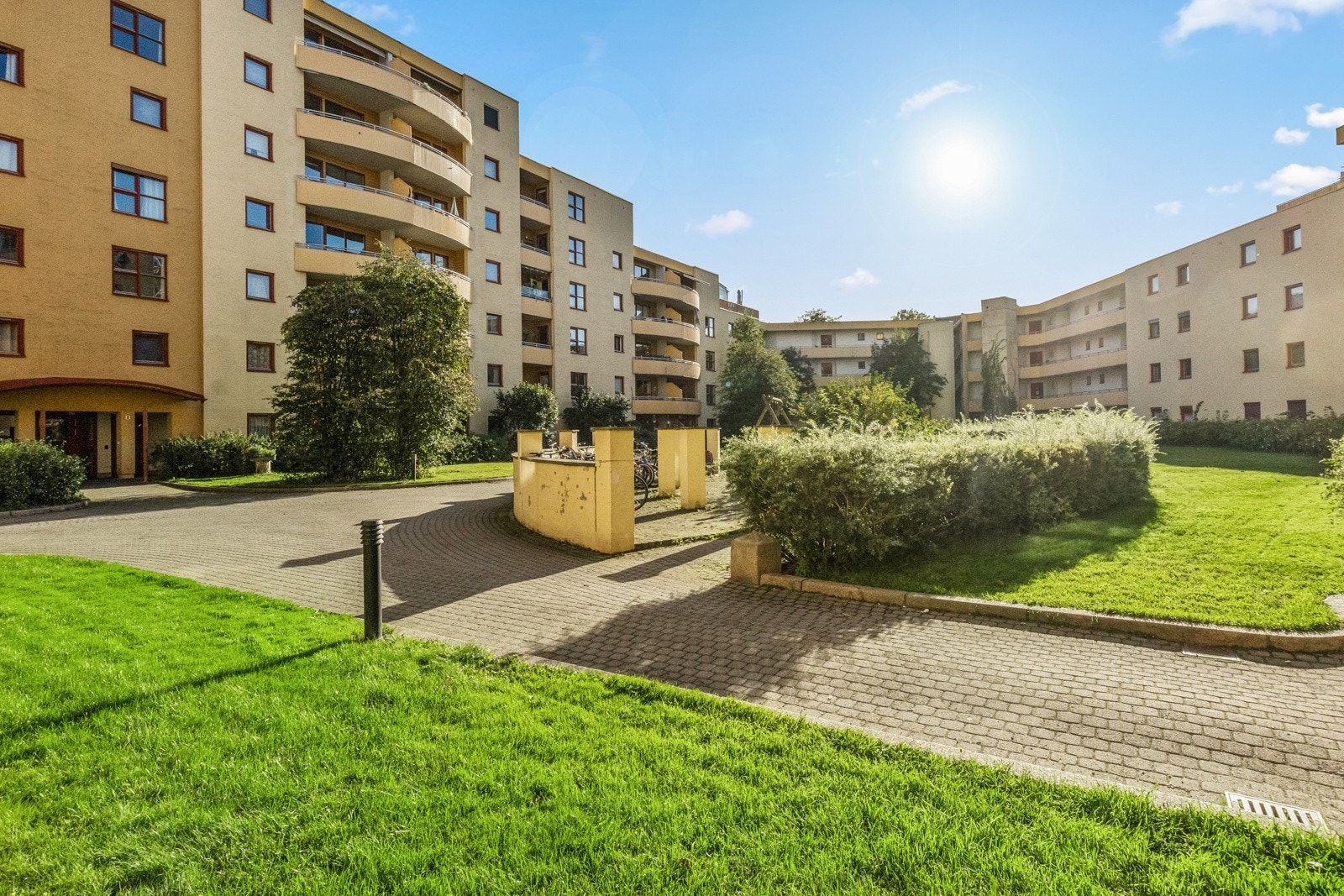 Det er mekanisk ventilasjon i bygget og varmtvann er inkludert i felleskostnadene. Galleribilde