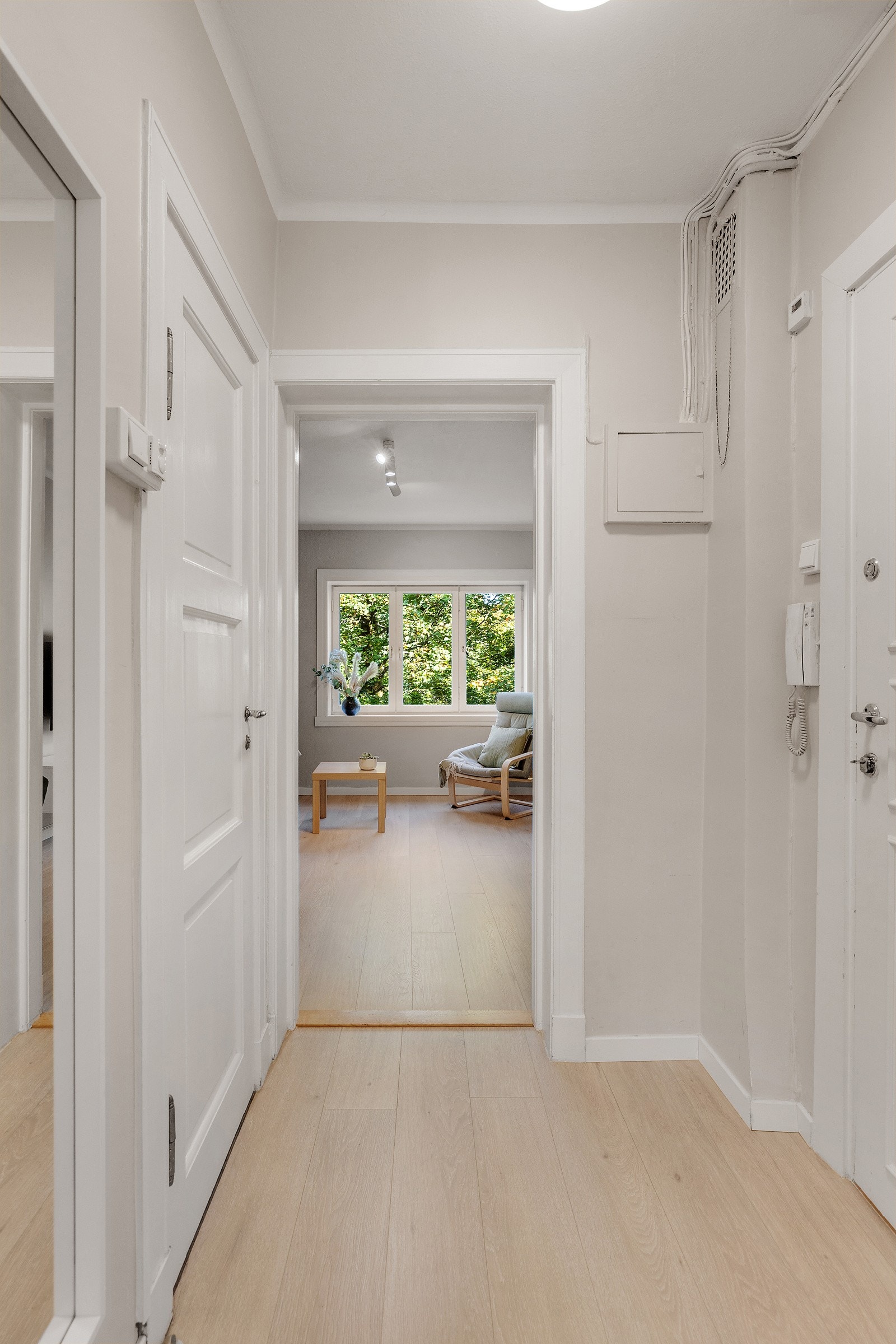 Du ønskes velkommen inn i en lys og hyggelig entré. Galleribilde