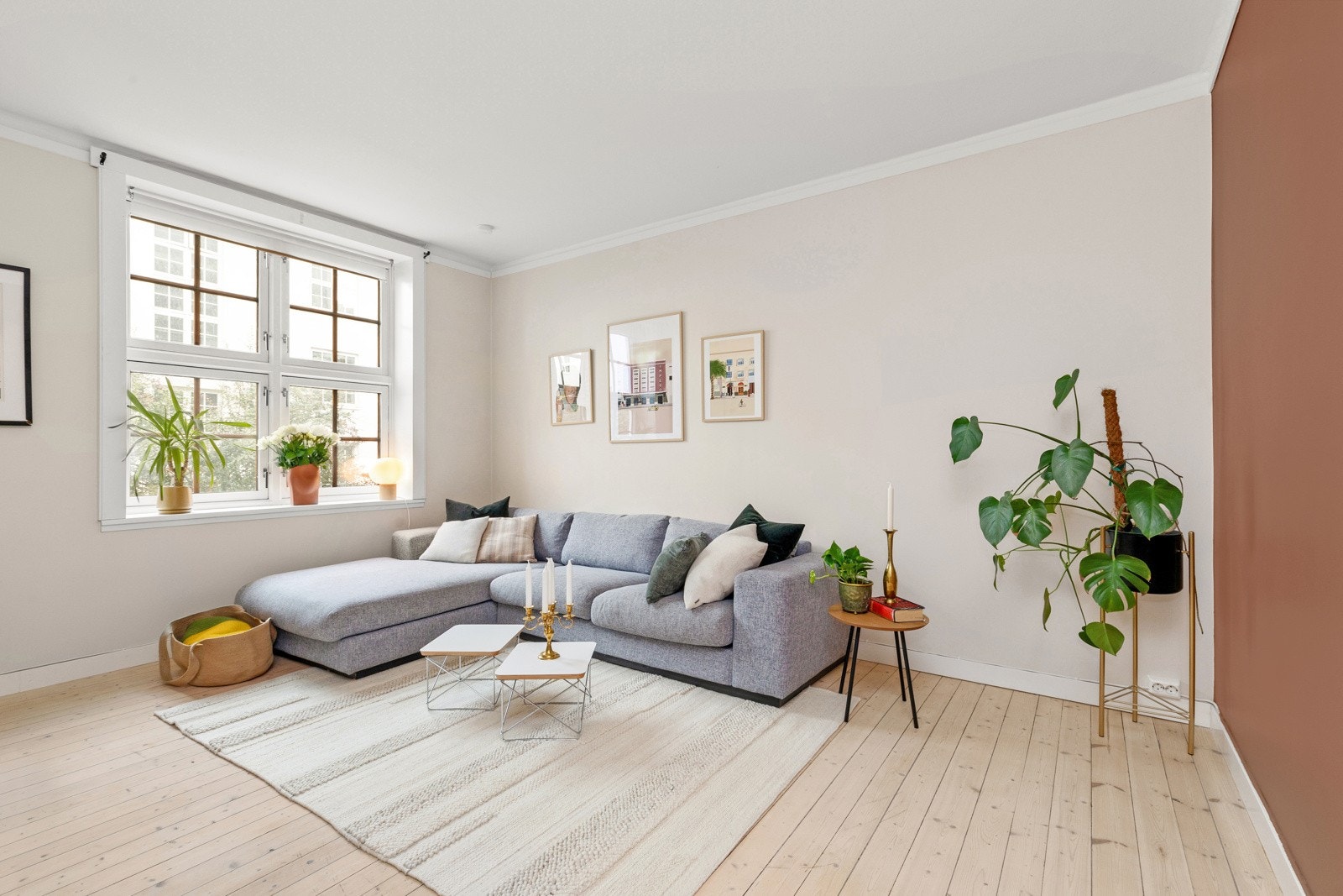 Generøse vindusflater som slipper inn godt med naturlig lys. Galleribilde