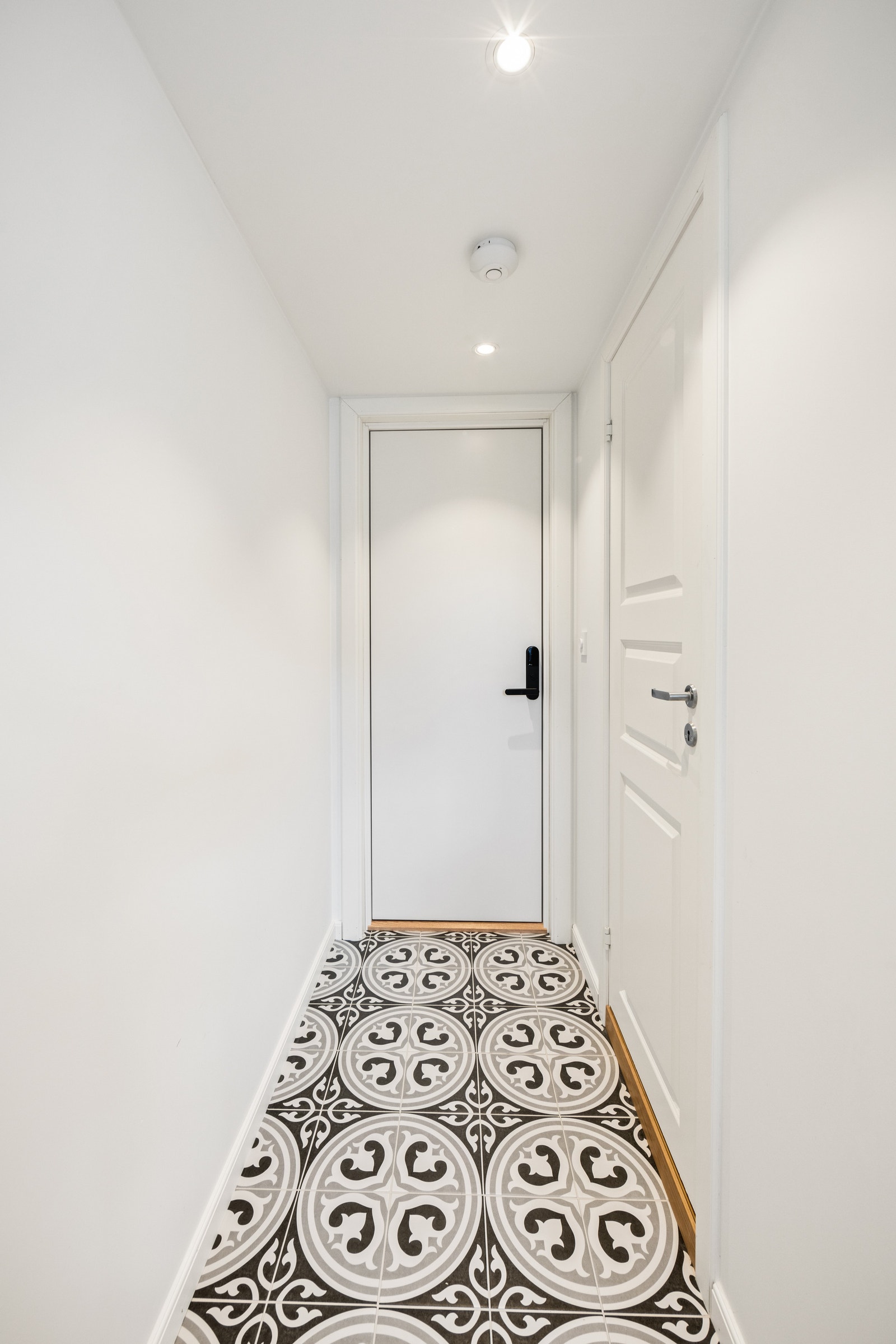 Pent flislagt entré Galleribilde