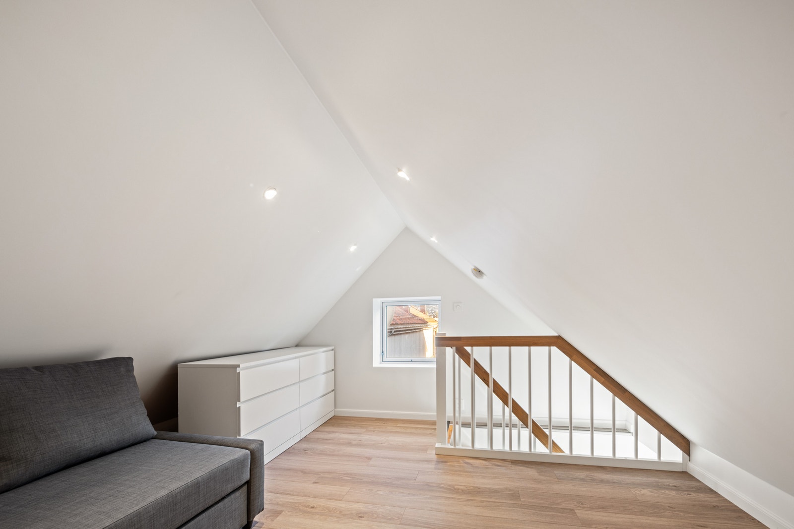 Stue og soverom i 2-etasje Galleribilde