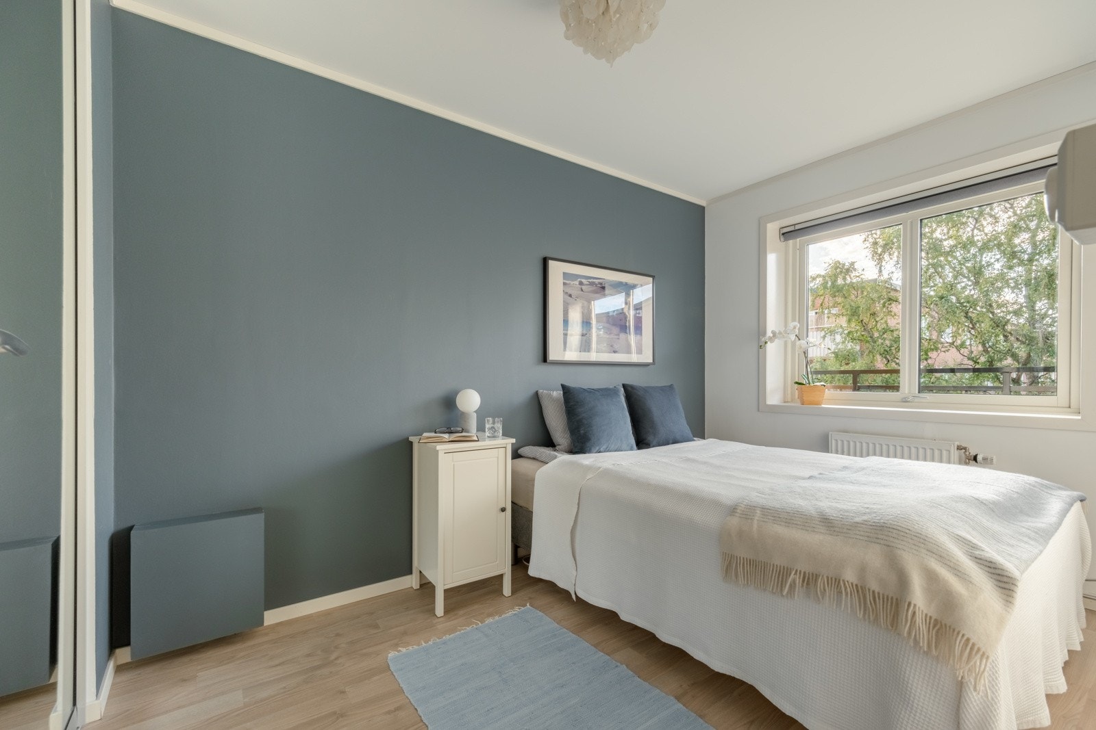 Soverommet er stort og luftig. Galleribilde