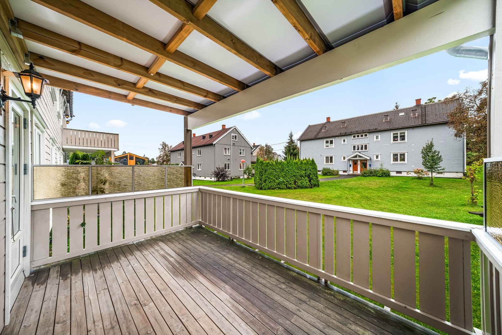 Terrassen er sydvest vendt og har meget gode solforhold. Galleribilde