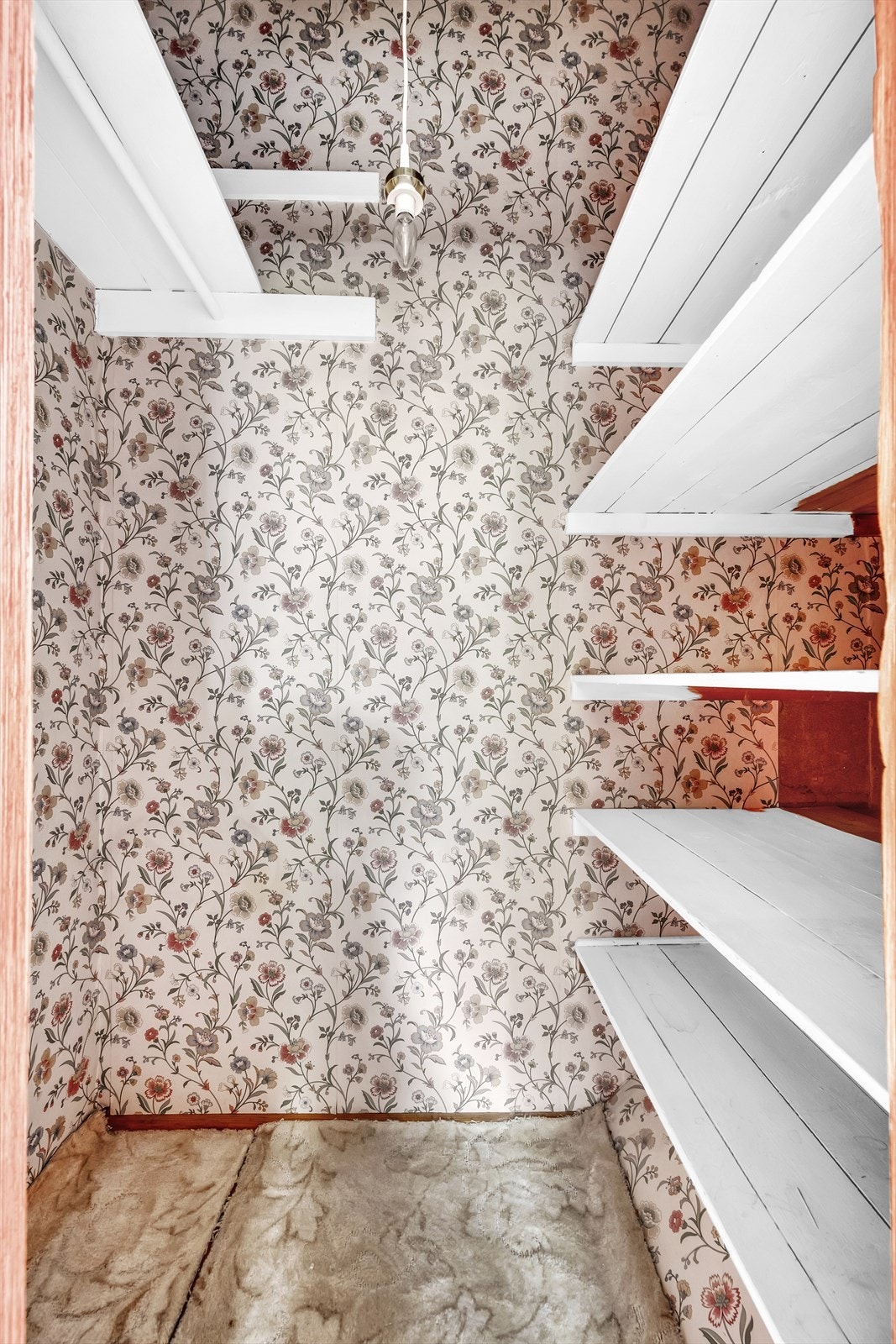 Walk-in closet. Galleribilde