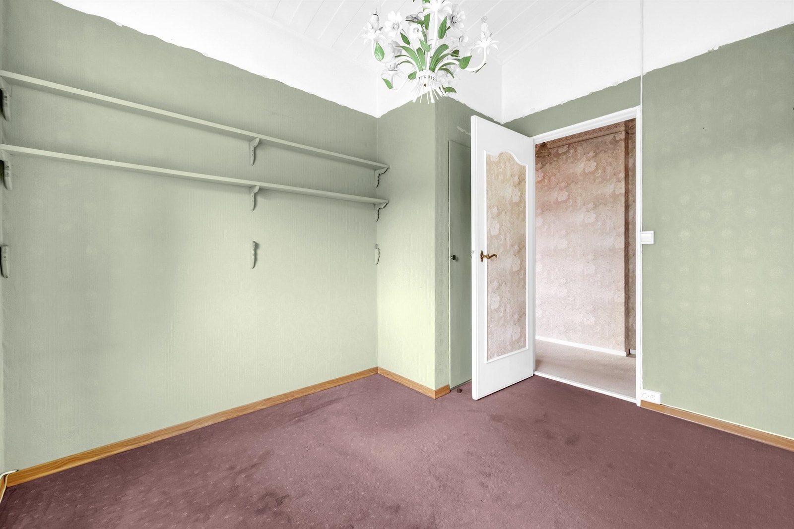 Soverom 2 har plassbygget garderobeskap. Galleribilde