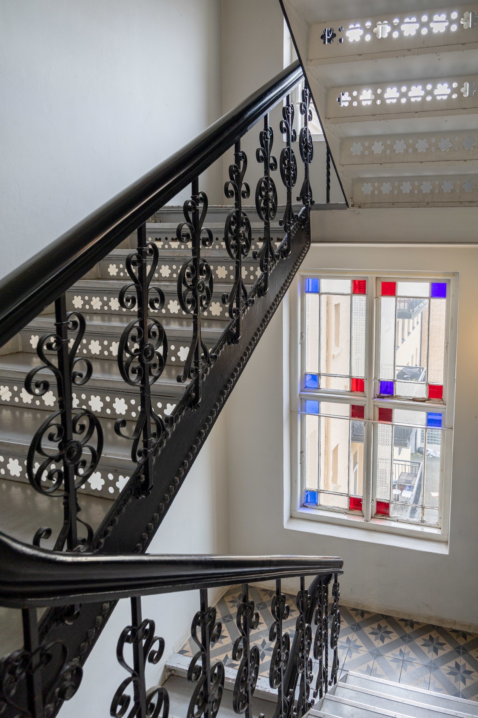 Felles trappeoppgang. Galleribilde