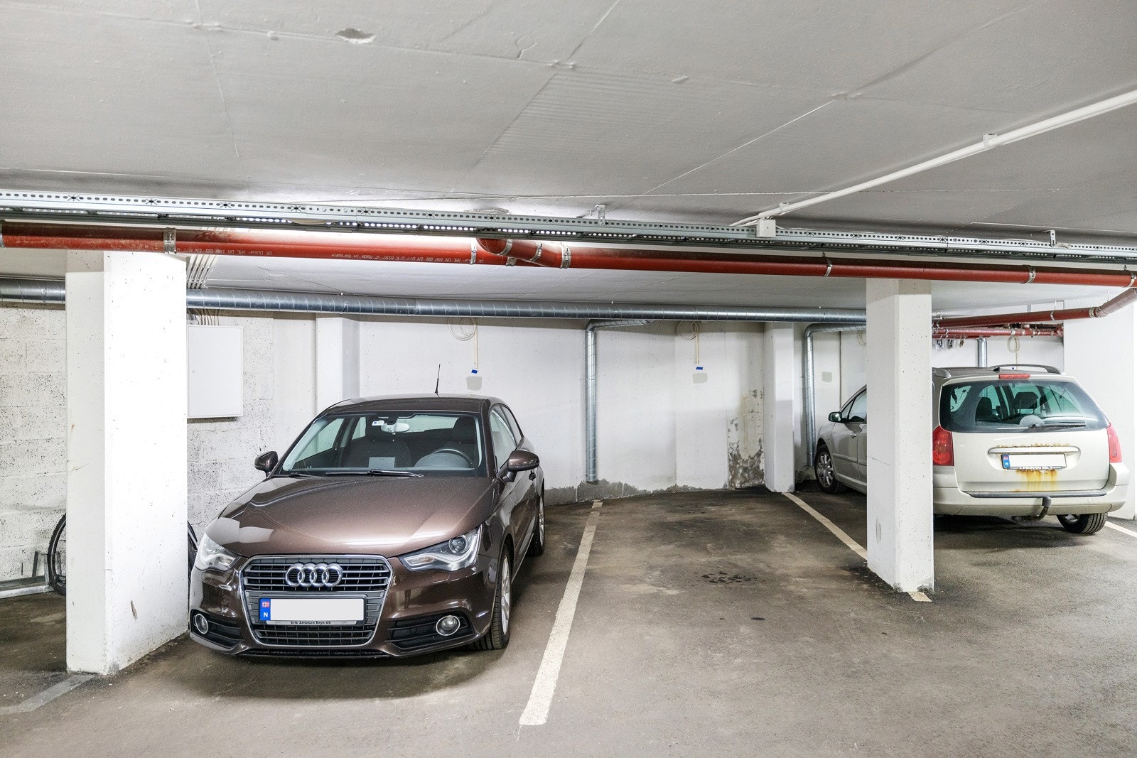 Borettslaget har garasjeplasser som leies ut fortrinnsvis til andelseierne i borettslaget etter venteliste. Galleribilde