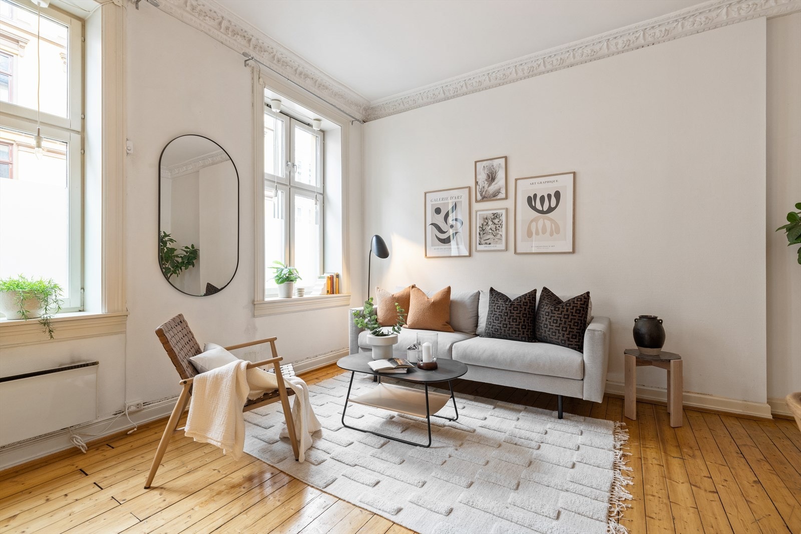 Store vindusflater er med på å skape gode innvendige lysforhold og et luftig preg. Galleribilde