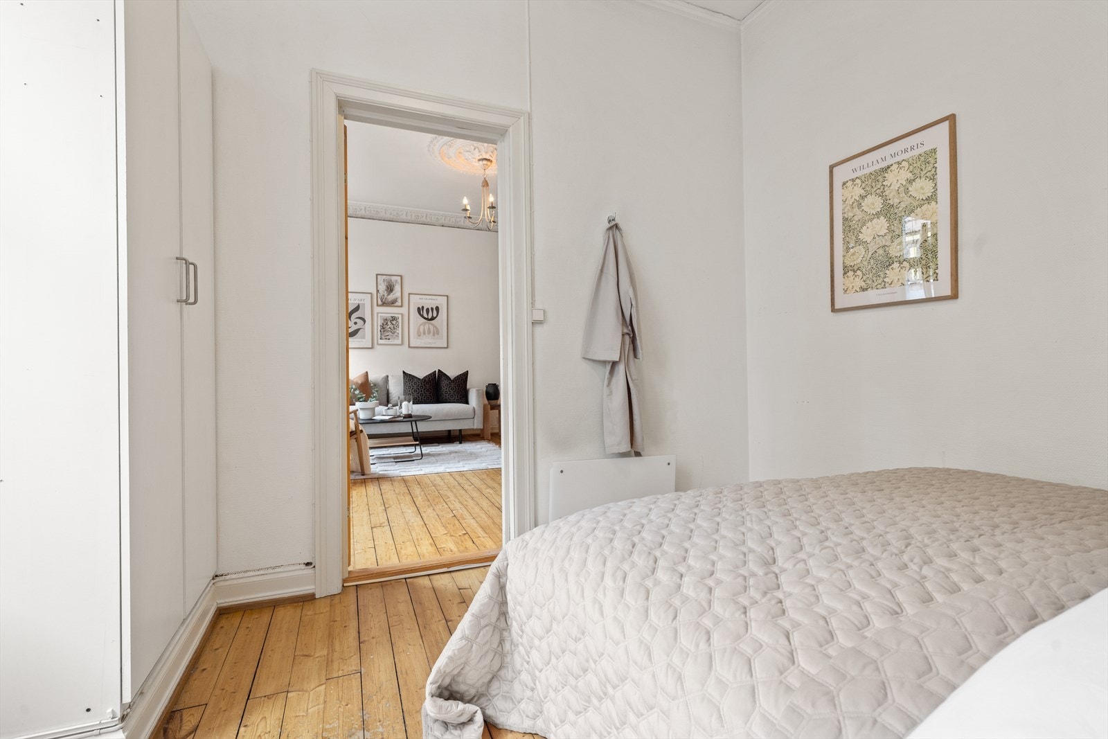 Sikringsskap på soverommet med automatsikringer Galleribilde