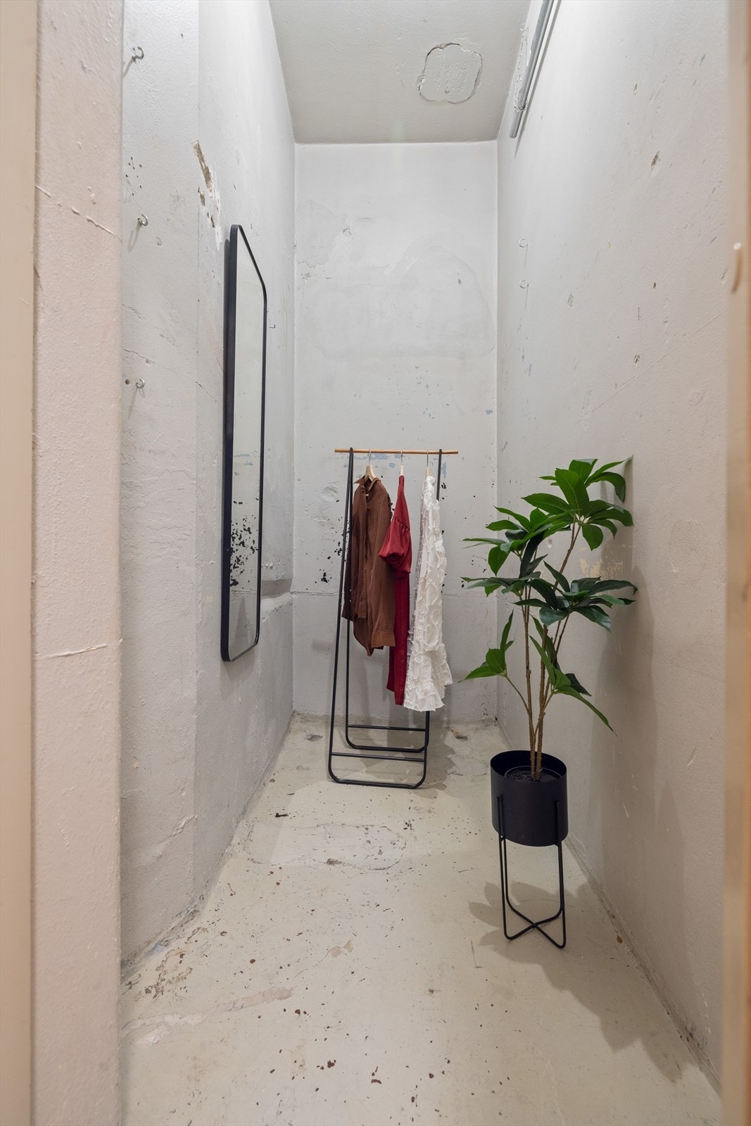 God oppbevaringsplass i praktisk innvendig bod med adkomst fra entré. Galleribilde