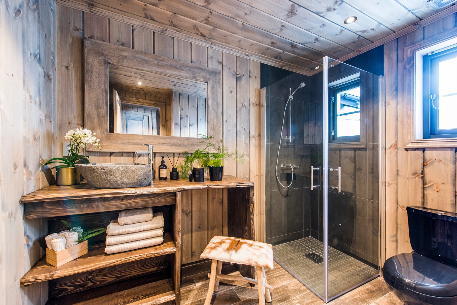 Hyggelig bad fra hytte i samme serie. Galleribilde