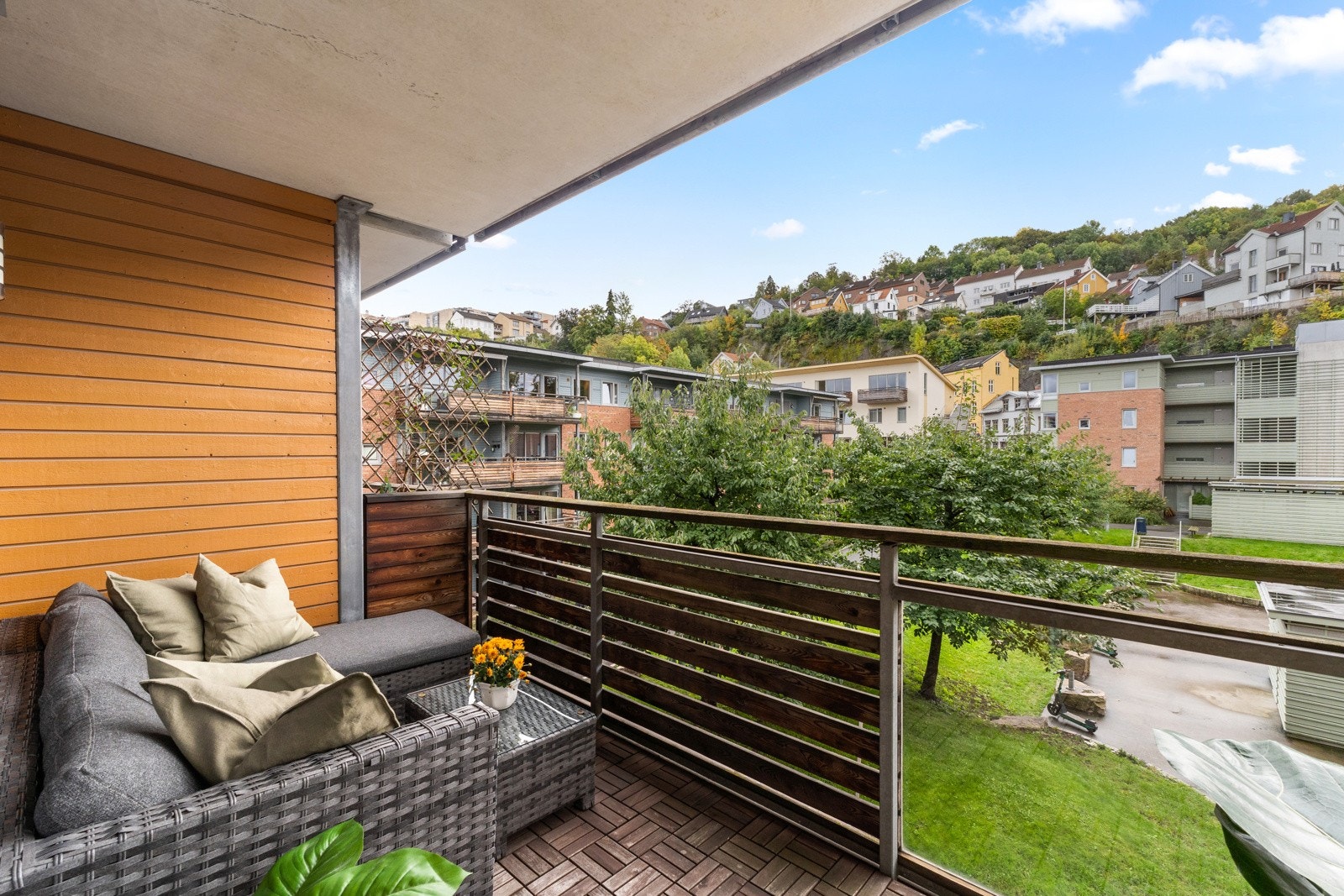 Leiligheten har en solrik og romslig balkong på ca. 7 m². Galleribilde