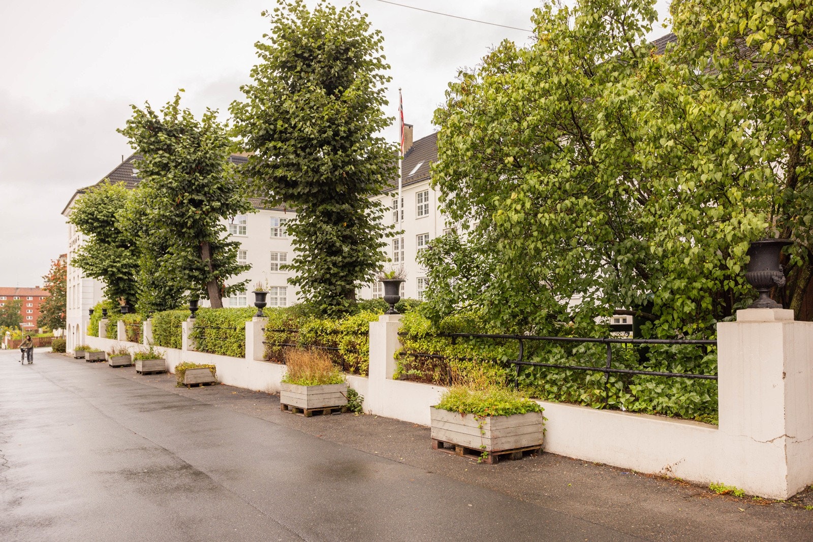 Attraktiv beliggenhet i en flott klassisk bygård betegnet som "Rosenhoffs slott" som regnes av mange som den fineste bygården på Rosenhoff. Galleribilde