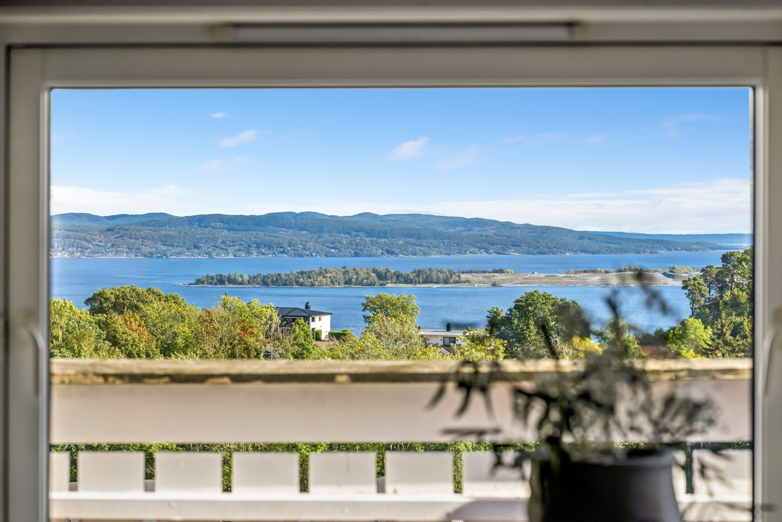 Velkommen til et hjem med fantastisk utsikt Galleribilde