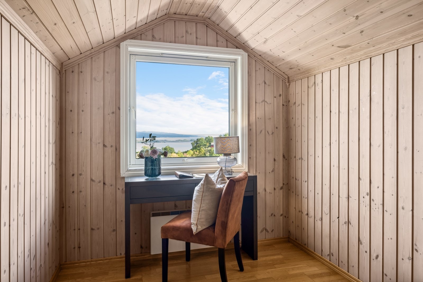 Her er det plass til en praktisk kontorplass. Galleribilde