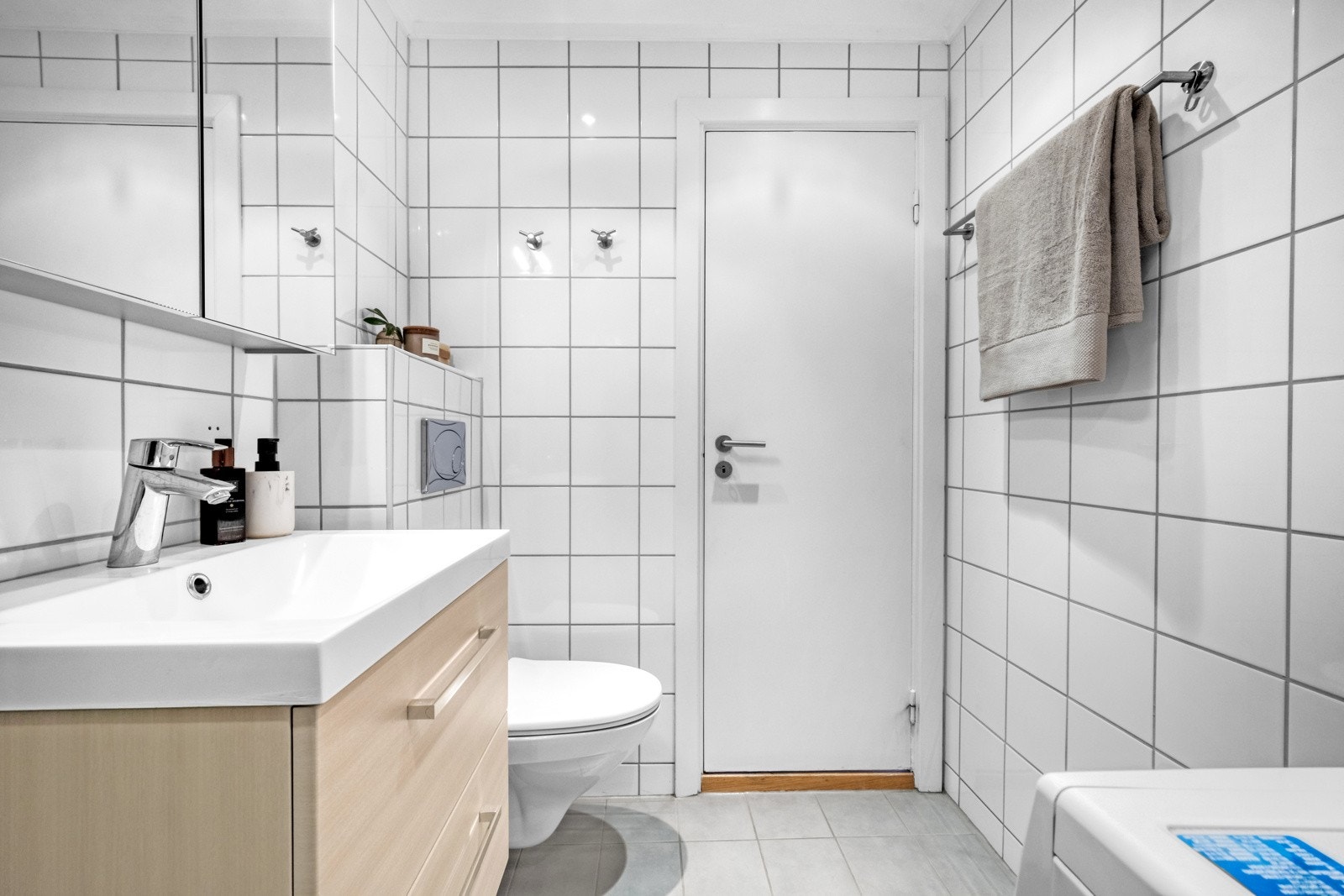 Ellers har badet opplegg for vaskemaskin. Det er også felles vaskeri i borettslaget. Galleribilde