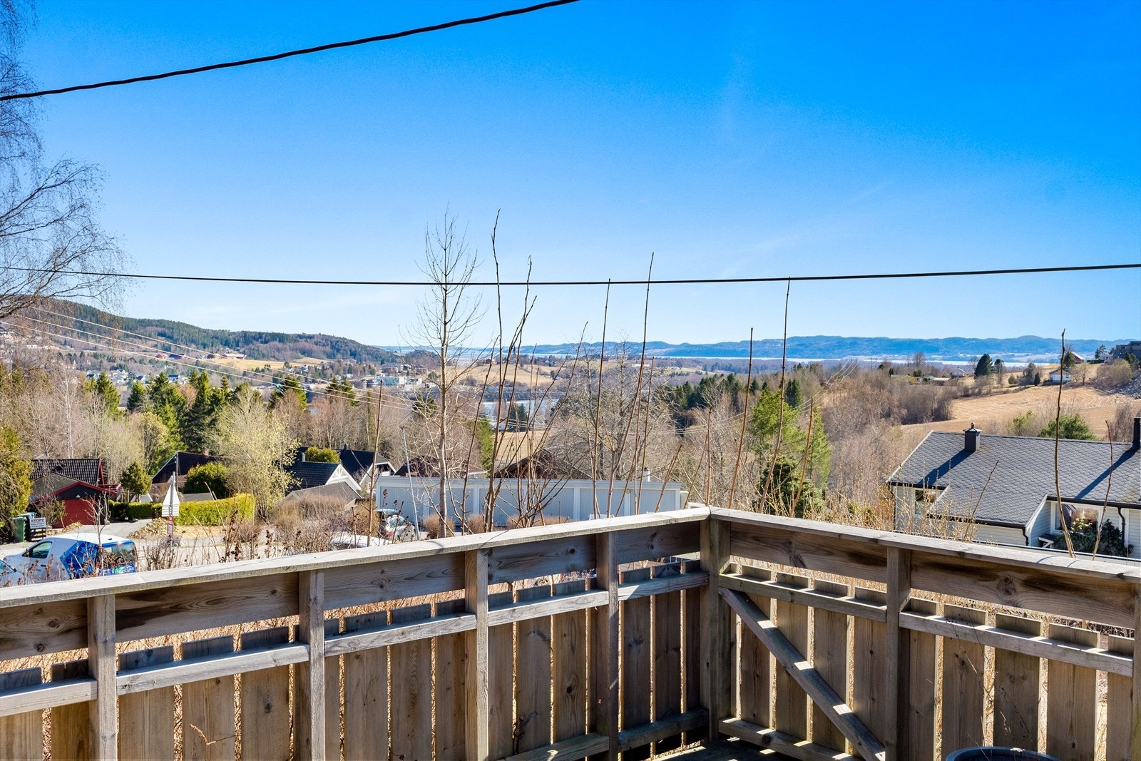 Det er fantastiske utsikts- og solforhold på tomten. Galleribilde