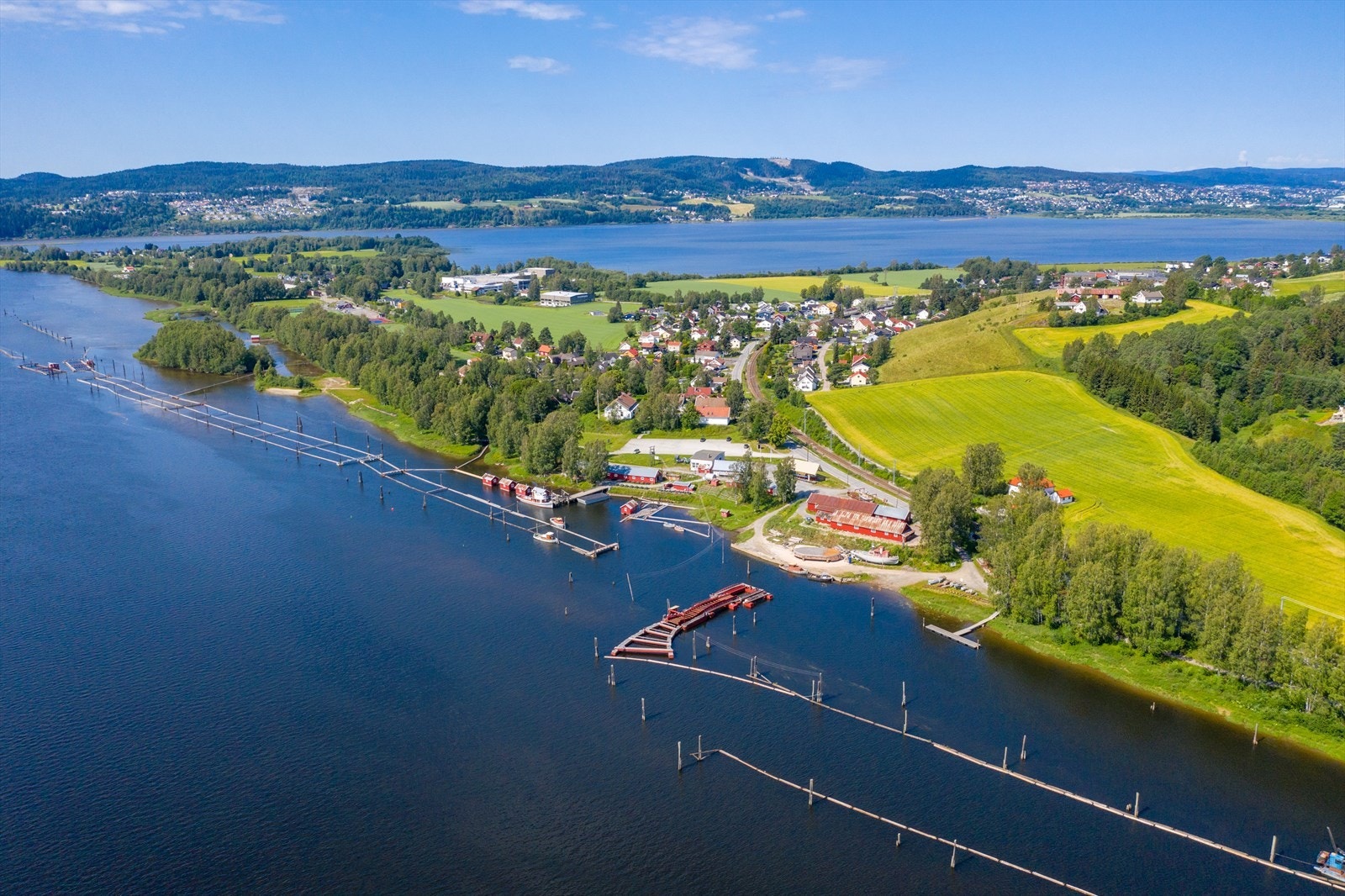 Fetsund lenser er i dag fredet som landets eneste gjenværende tømmerfløting i Norge. Galleribilde