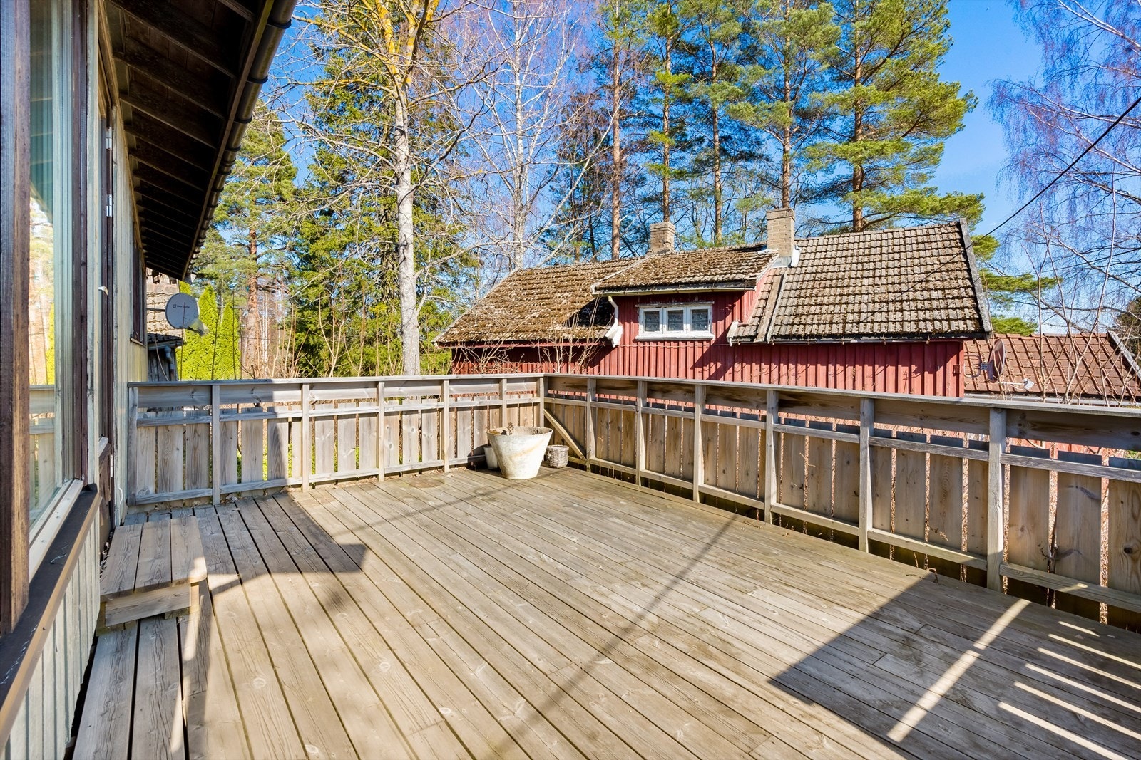 Området kan by på både turstier, skiterreng og badevann (Tienmarka og Tientjern) hvor man kan ta en forfriskende dukkert om sommeren. Galleribilde