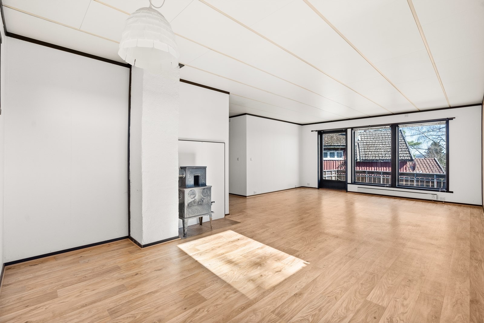 Eneboligen har krypkjeller Galleribilde