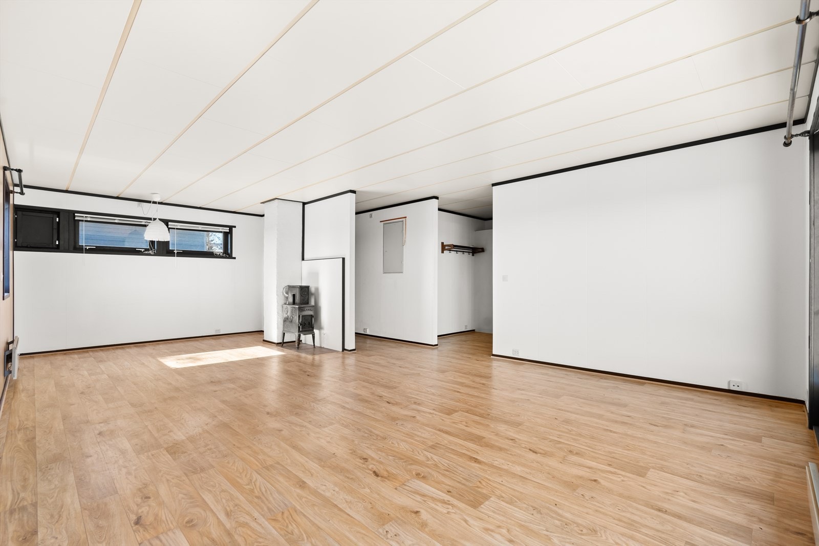 Vinduene er utført i 2- og 3-lags glass fra byggeår. Galleribilde