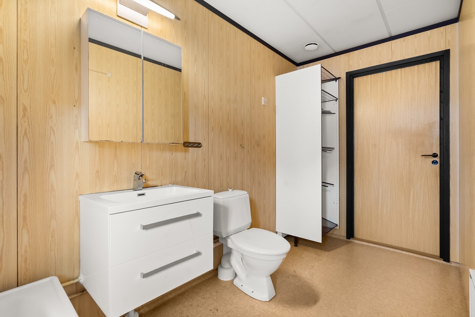 Overflater registreres å ha høy slitasjegrad og tiltak må påregnes. Galleribilde