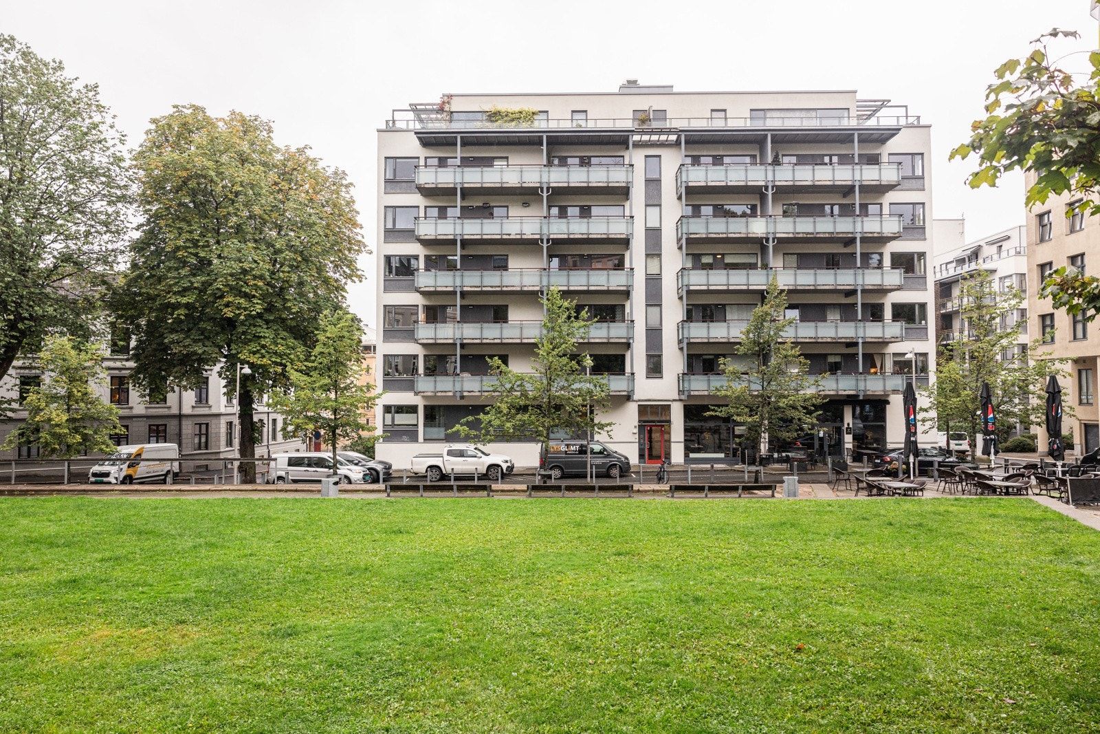 Pilestredet Parkservering ligger rett utenfor døren og er et populært samlingssted for beboere i området Galleribilde