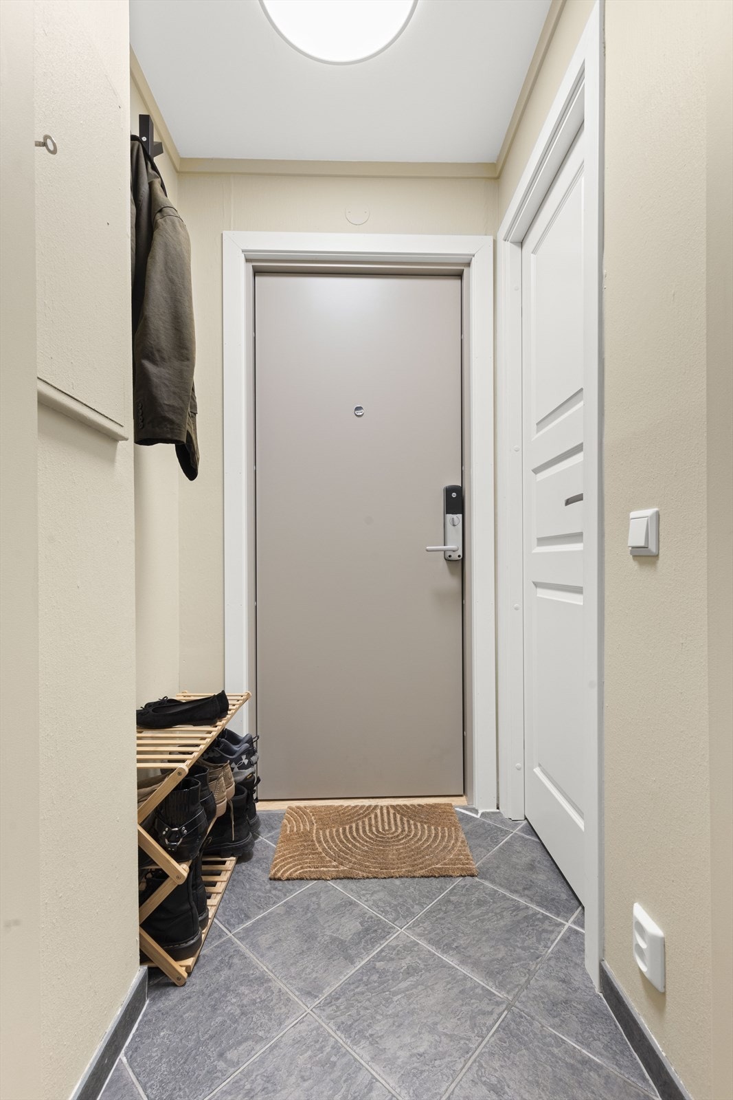 Her ønskes du velkommen inn i en hyggelig entre. Galleribilde