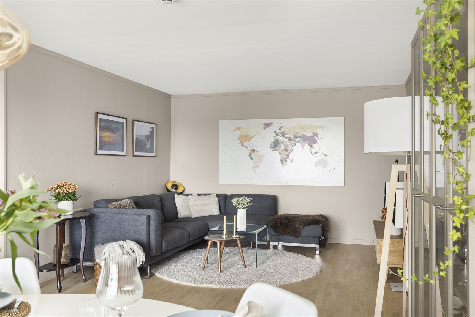 Boligen er malt i behagelige farger som gjør det lett å innrede. Galleribilde