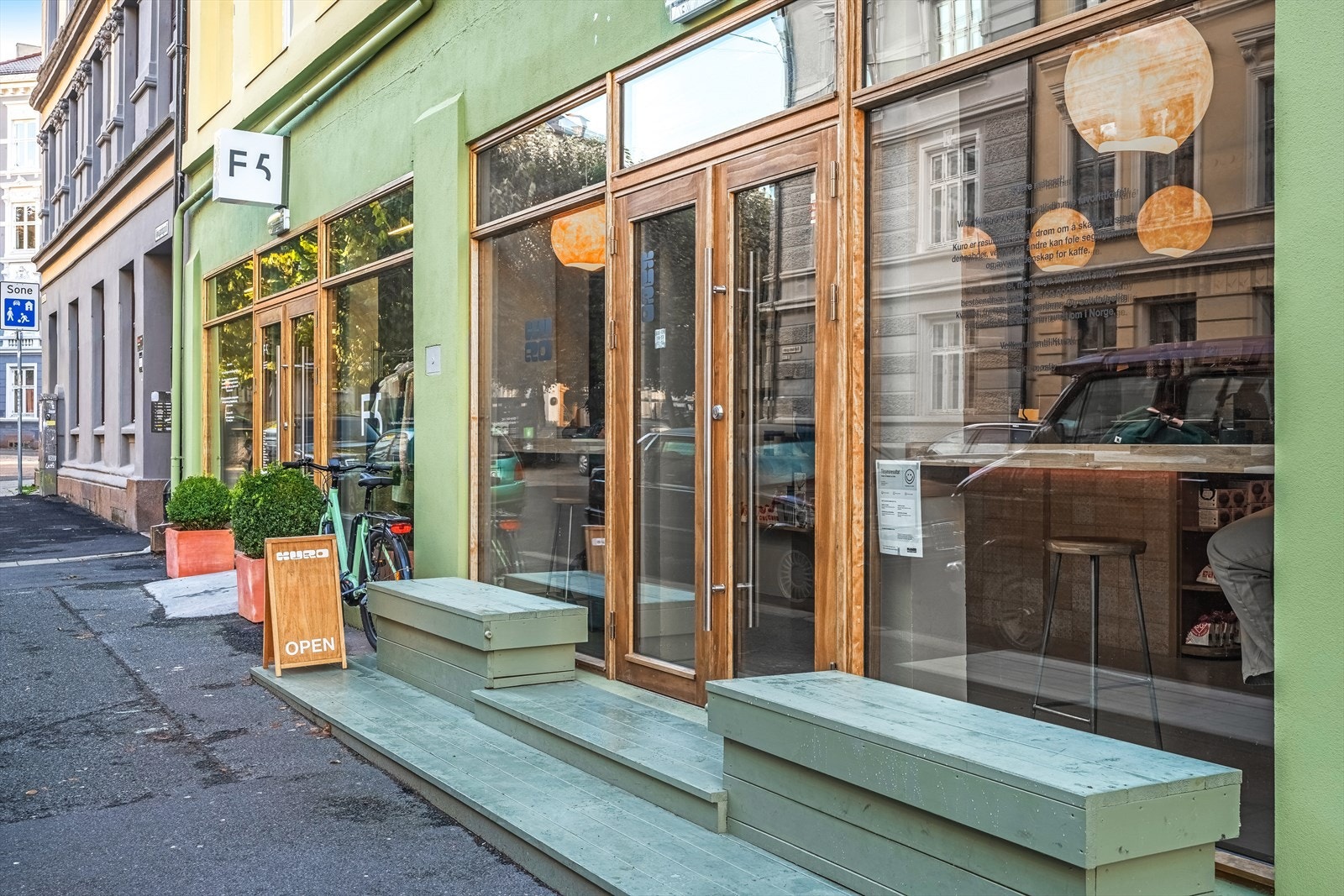 F5, en populær kaffebar i området. Galleribilde