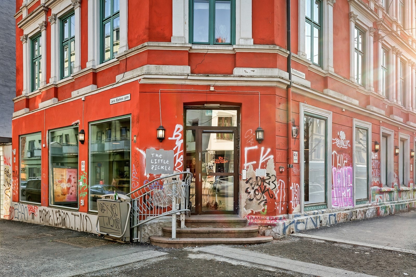 The Little Pickle, et populært spisested på Grünerløkka. Bildetekst er laget ved hjelp av AI, og kvalitetssikret av megler. Galleribilde