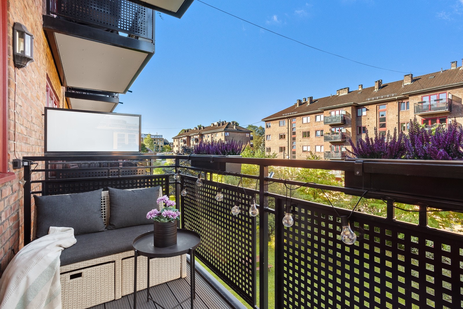 Fra stuen har man utgang til en vestvendt balkong Galleribilde