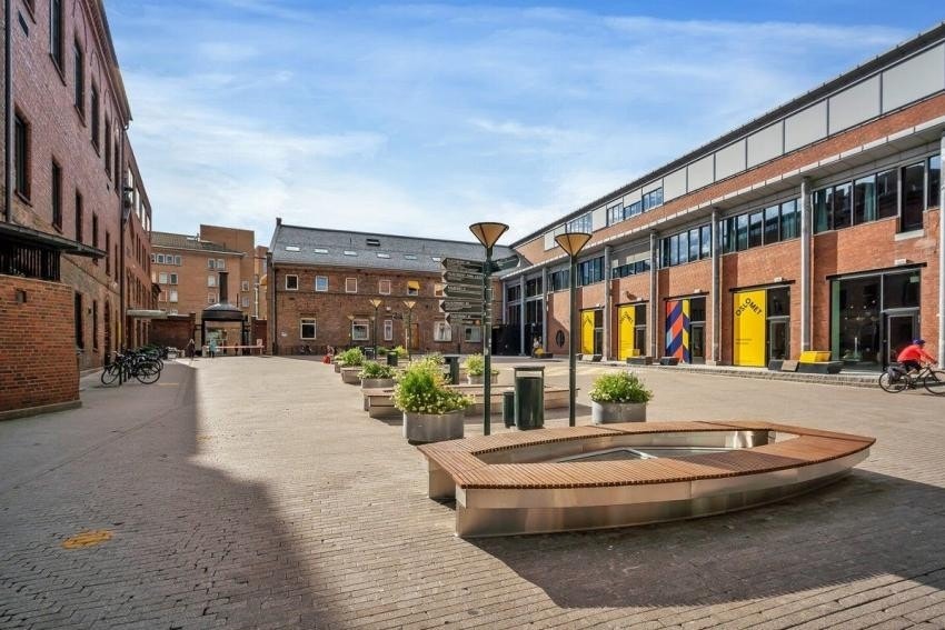 Fra eiendommen er det kort vei til flere utdanningsinstitusjoner. OsloMet ligger rett ved boligen. Galleribilde