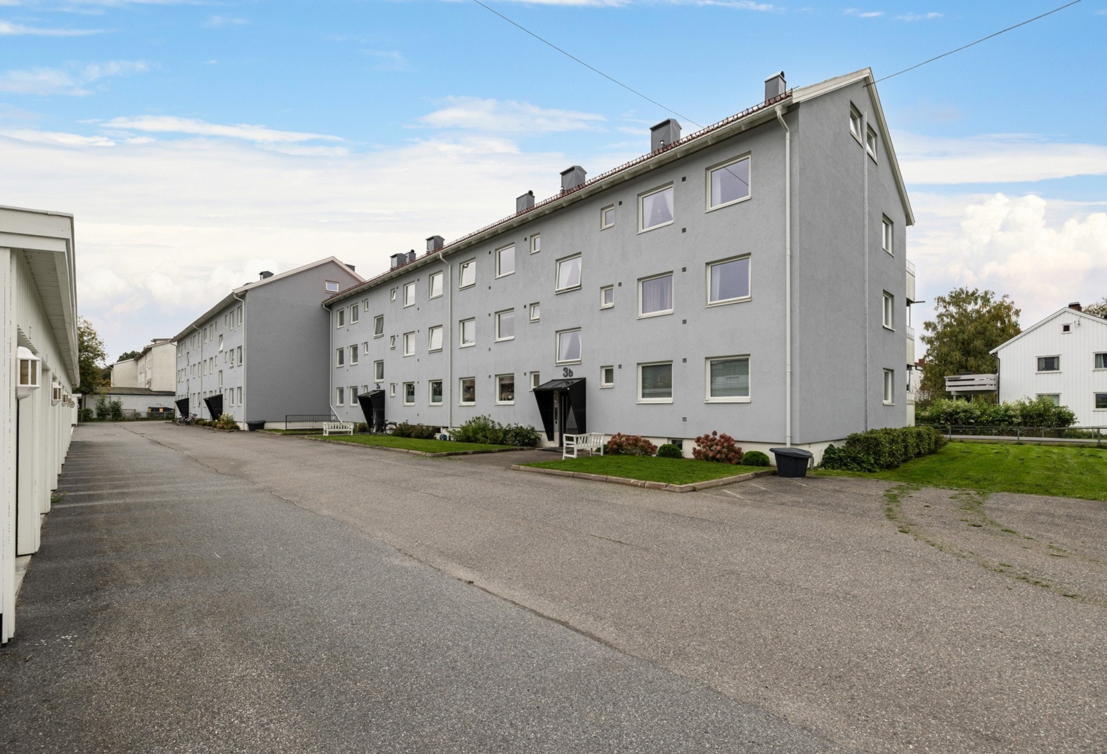 En koselig 3-roms leilighet beliggende i et stille og tilbaketrukket område, samtidig som man bor meget sentralt. Galleribilde