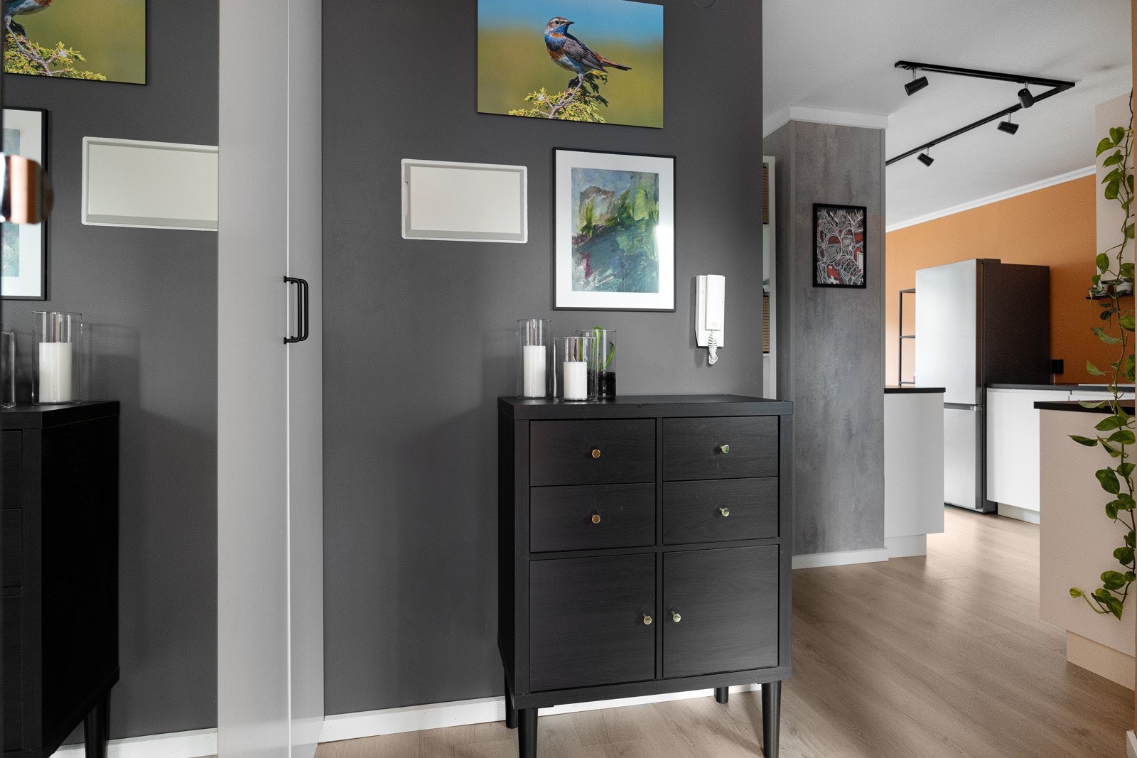 Leiligheten disponerer to boder i kjeller med gulvareal på 9m² til sammen. Galleribilde