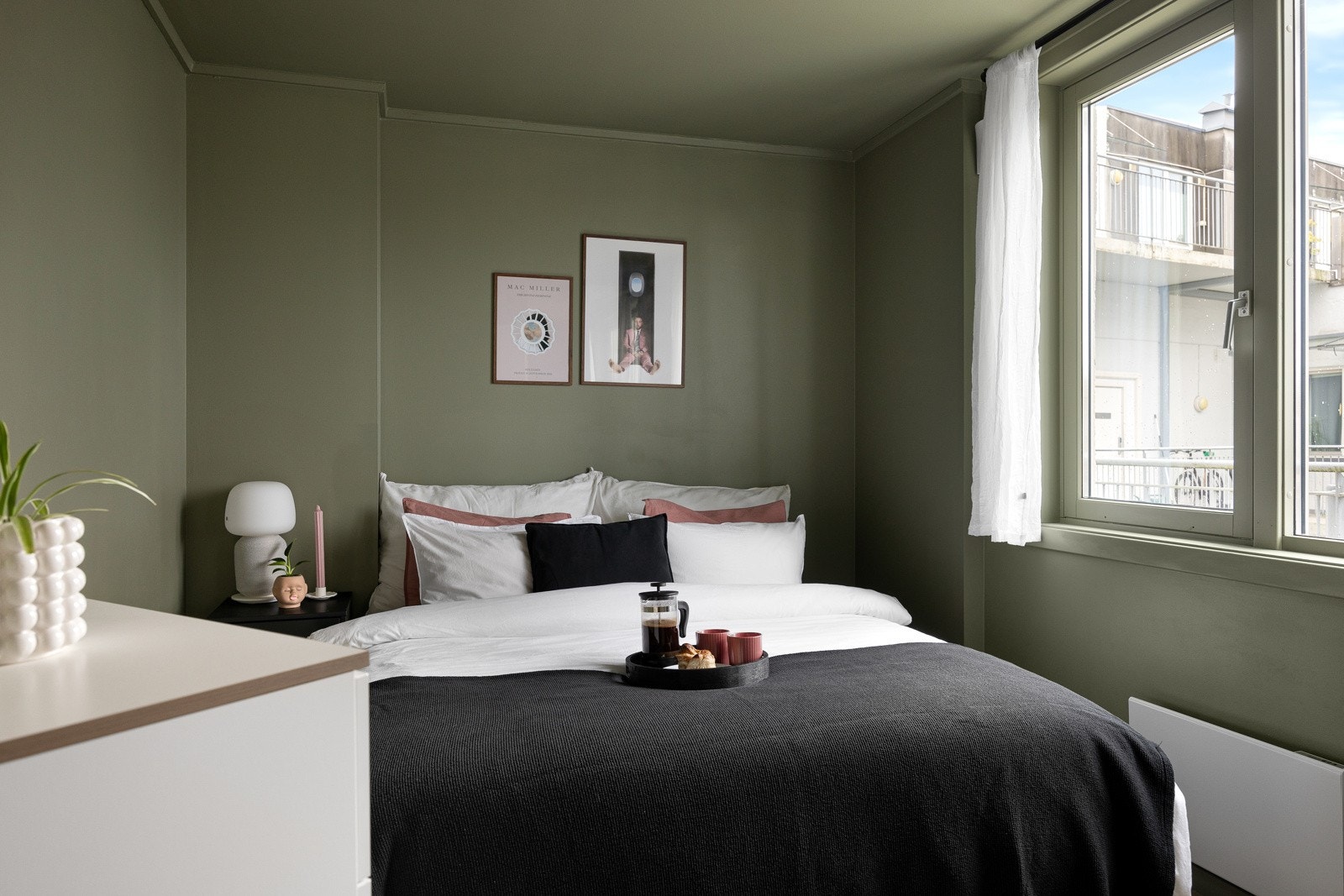 Leiligheten har et fint soverom av god størrelse vendt mot rolig bakgård. Galleribilde