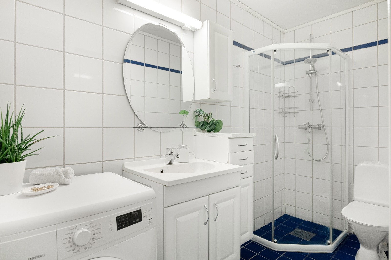 Pent, flislagt baderom med gulvvarme. Galleribilde