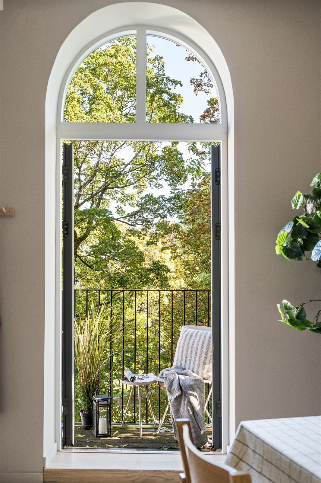 Fra stue og kjøkken er det utgang til østvendt balkong. Galleribilde