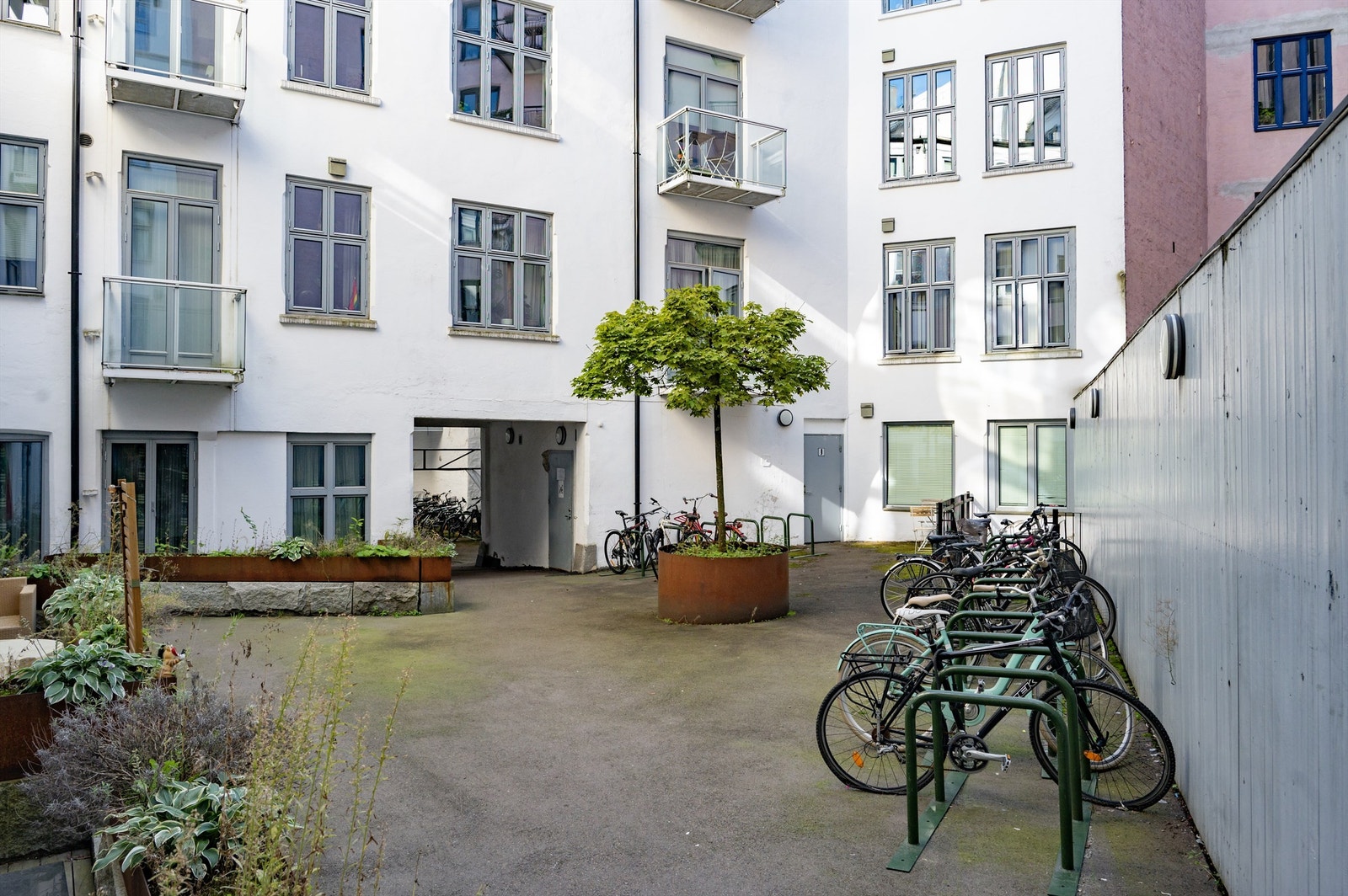 Sameiet har felles sykkelparkering som kan benyttes av beboerne. Galleribilde