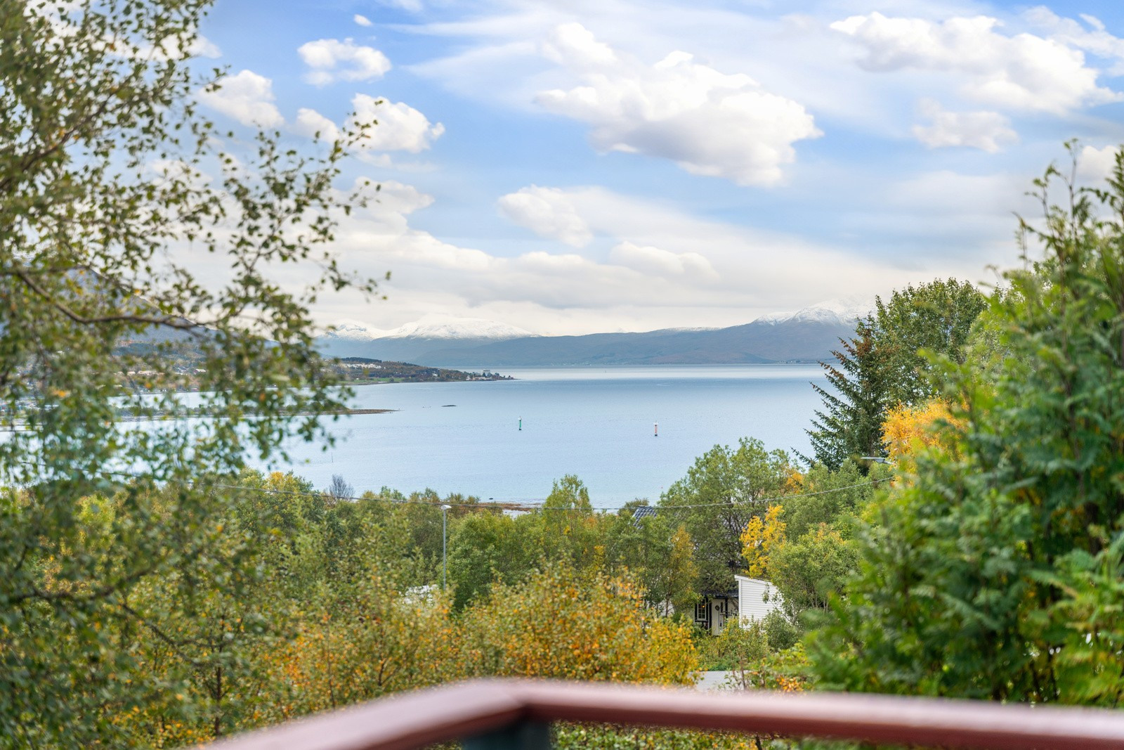 En innholdsrik familiebolig med barnevennlig beliggenhet på Slettaelva.