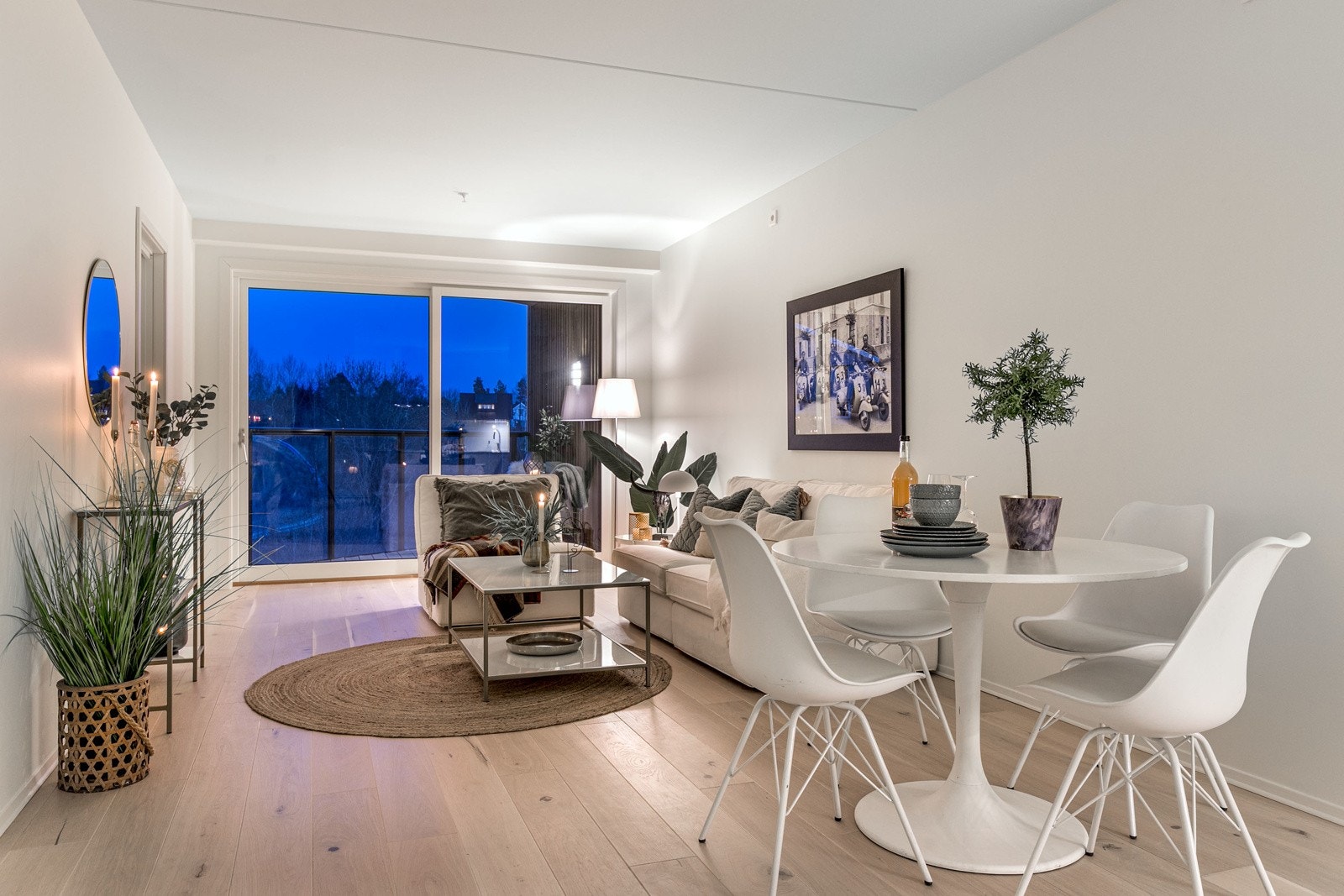 Spisestuen innbyr til hyggelige måltider med familie og gode venner. Galleribilde