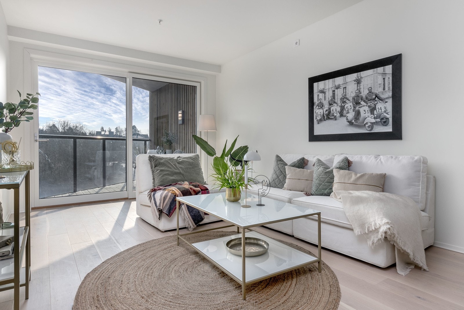 Det er etablert vannbåren varme i gulv i alle oppholdsrom i leiligheten. Galleribilde