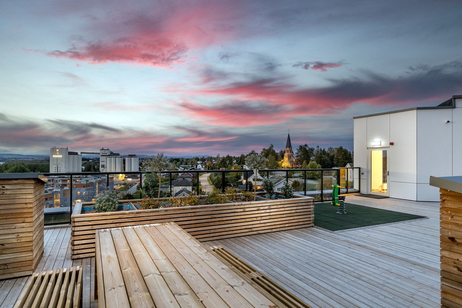 Felles takterrasse m/nydelig utsyn over Årnes sentrum! Galleribilde