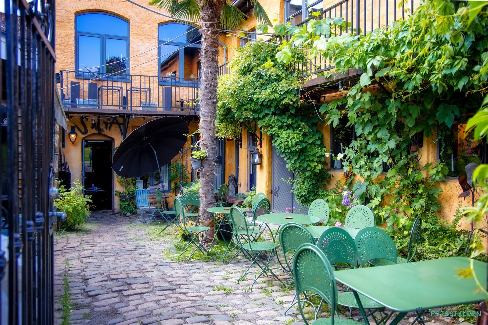 Smia Galleri på Vålerenga kombinerer mat med en smie i drift og metallkunst-utstillinger. Galleribilde