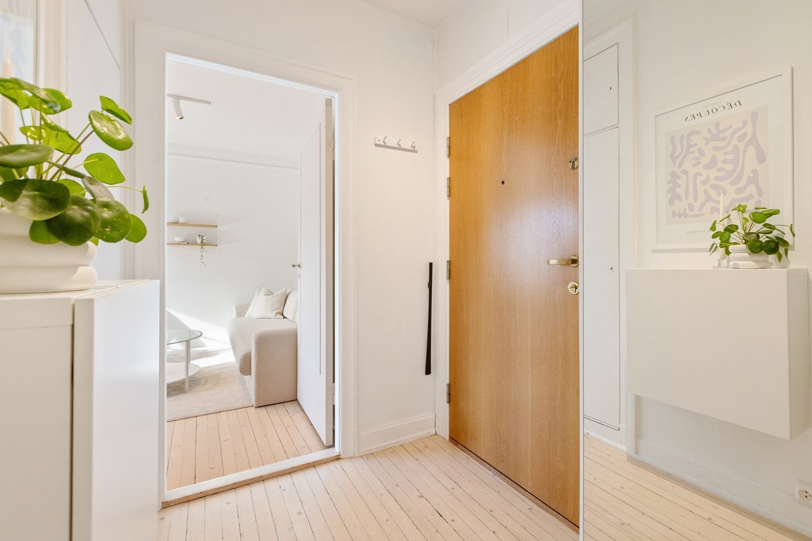 Leiligheten disponerer hele to boder! En kjellerbod på 2m² og én loftsbod 4m². Galleribilde