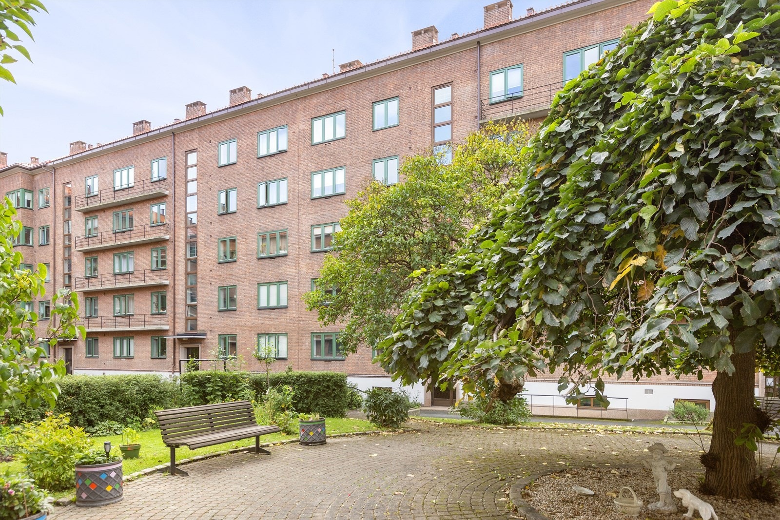 En årlig tradisjon er at det arrangeres loppemarked i borettslagets bakgård. Galleribilde