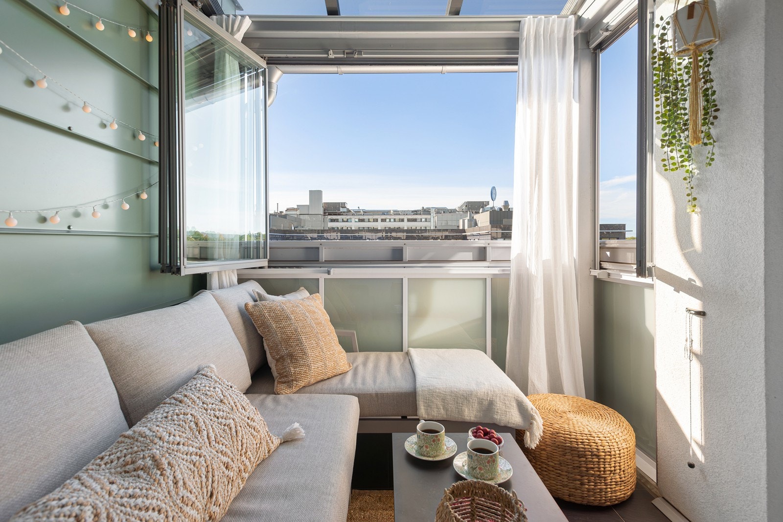 Sydvendt balkong med gode solforhold Galleribilde