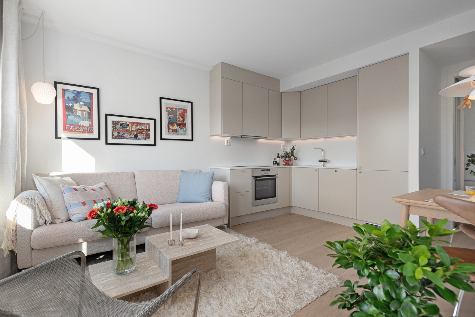 Leiligheten ligger i byggets 6. etasje med heis Galleribilde