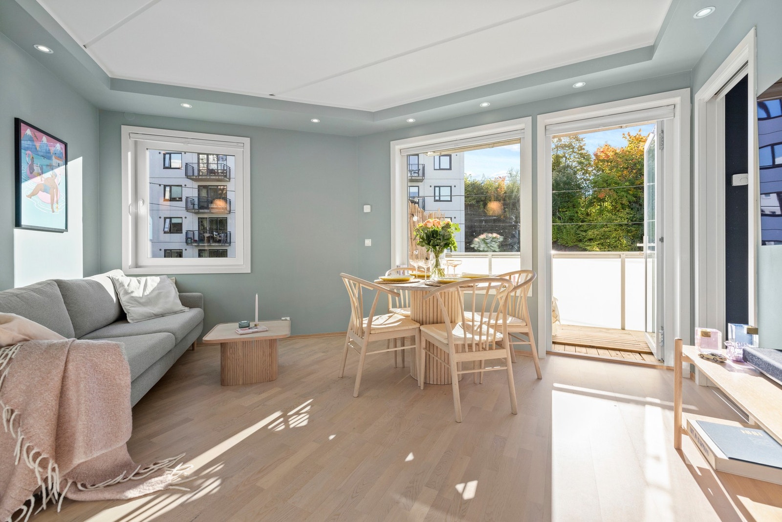 Stine Lilly Horgen ved EIE eiendomsmegling avd. Valkyrien har gleden av å presentere Hasleveien 12! En fantastisk perle med perfekt beliggenhet ved Carl Berners plass. Her får du en særdeles fresh og sjarmerende 2-roms leilighet med balkong, gjennomgående Galleribilde