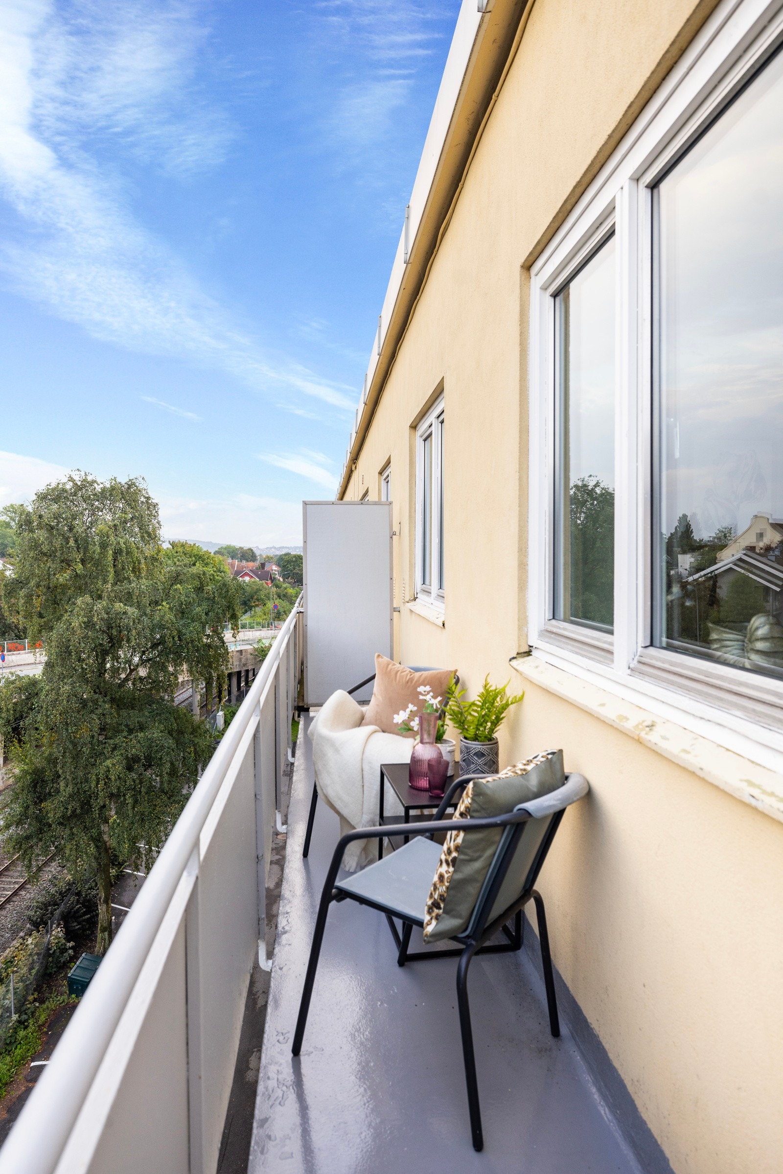 Her har du plass til et cafésett. Galleribilde